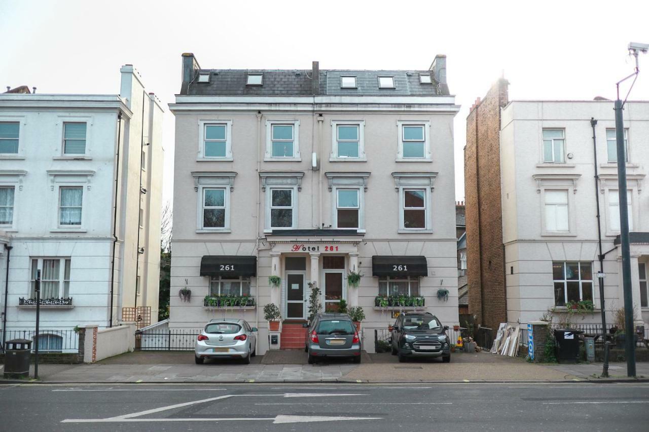 Hotel 261 Londen Buitenkant foto